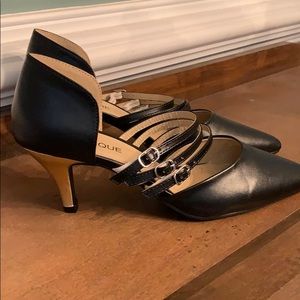 Black kitten heel pump